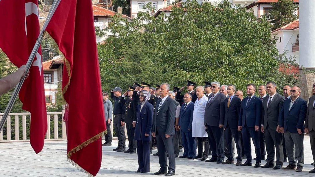 İlçe Millî Eğitim Müdürümüz Sayın Emre Kütükçü, 19 Eylül Gaziler Günü dolayısıyla düzenlenen anma törenine katıldı.